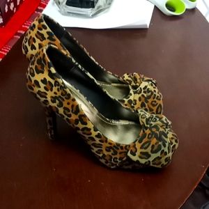 Leopard print heels 7.5